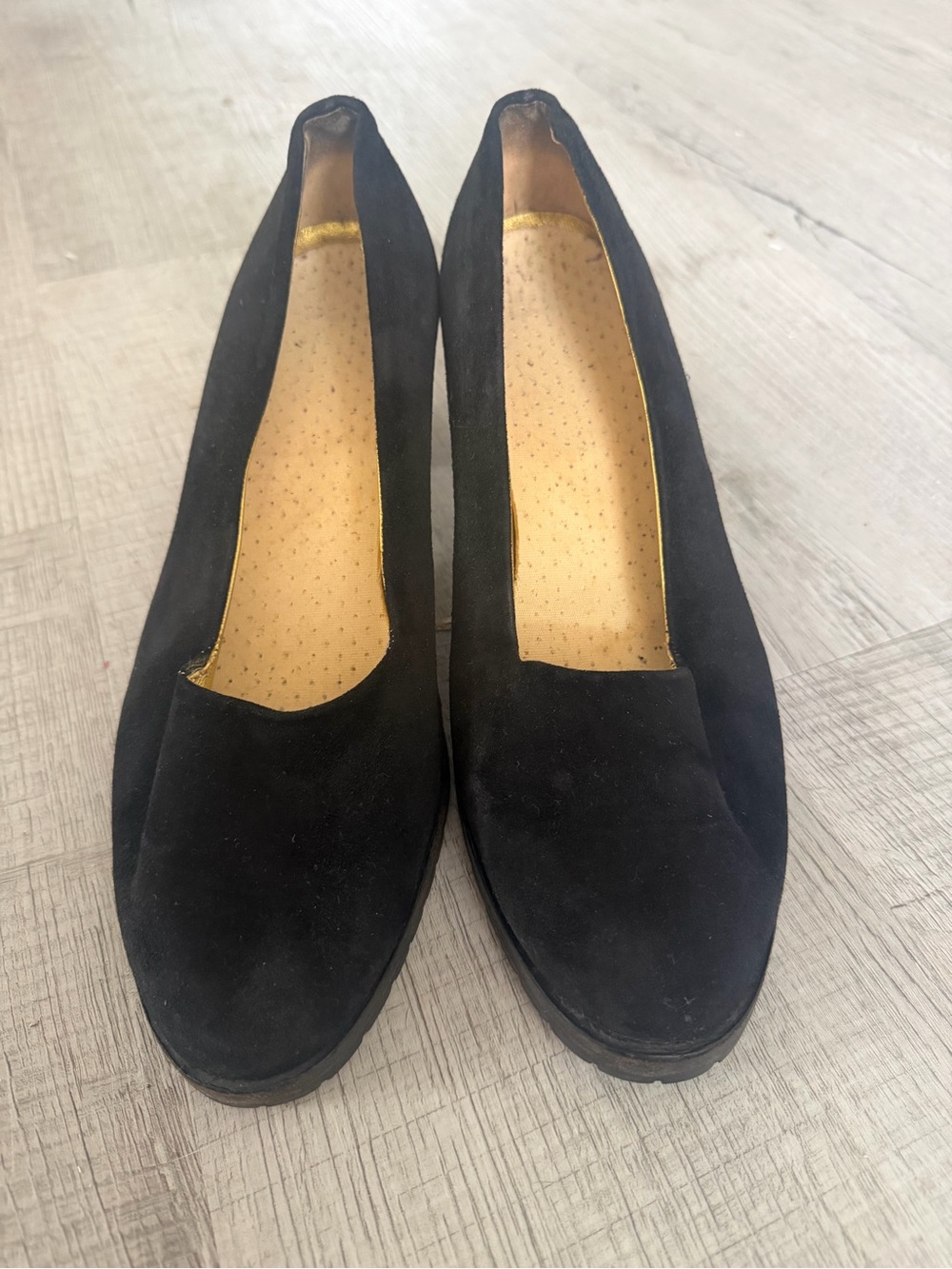Vibram Black Suede Women’s pumps size 10 vintage heels